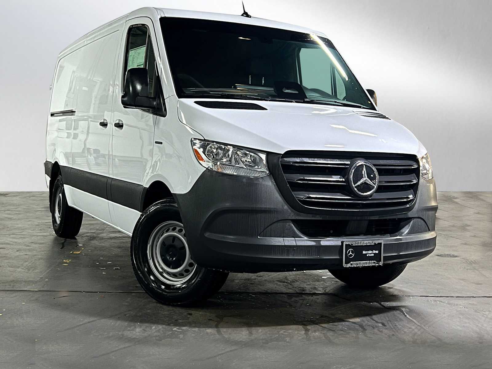 2025 Mercedes-Benz eSprinter 2500 144 WB's photo