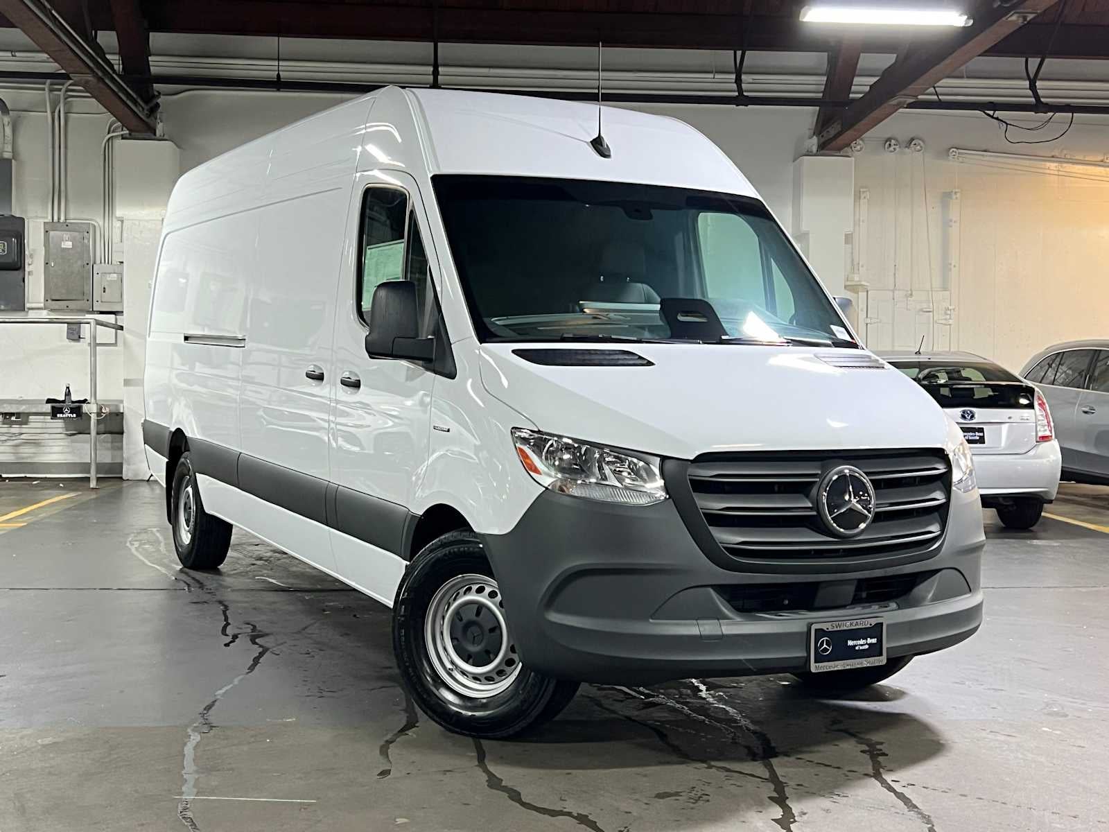 2025 Mercedes-Benz eSprinter Cargo Van 2500 High Roof HO 170 RWD