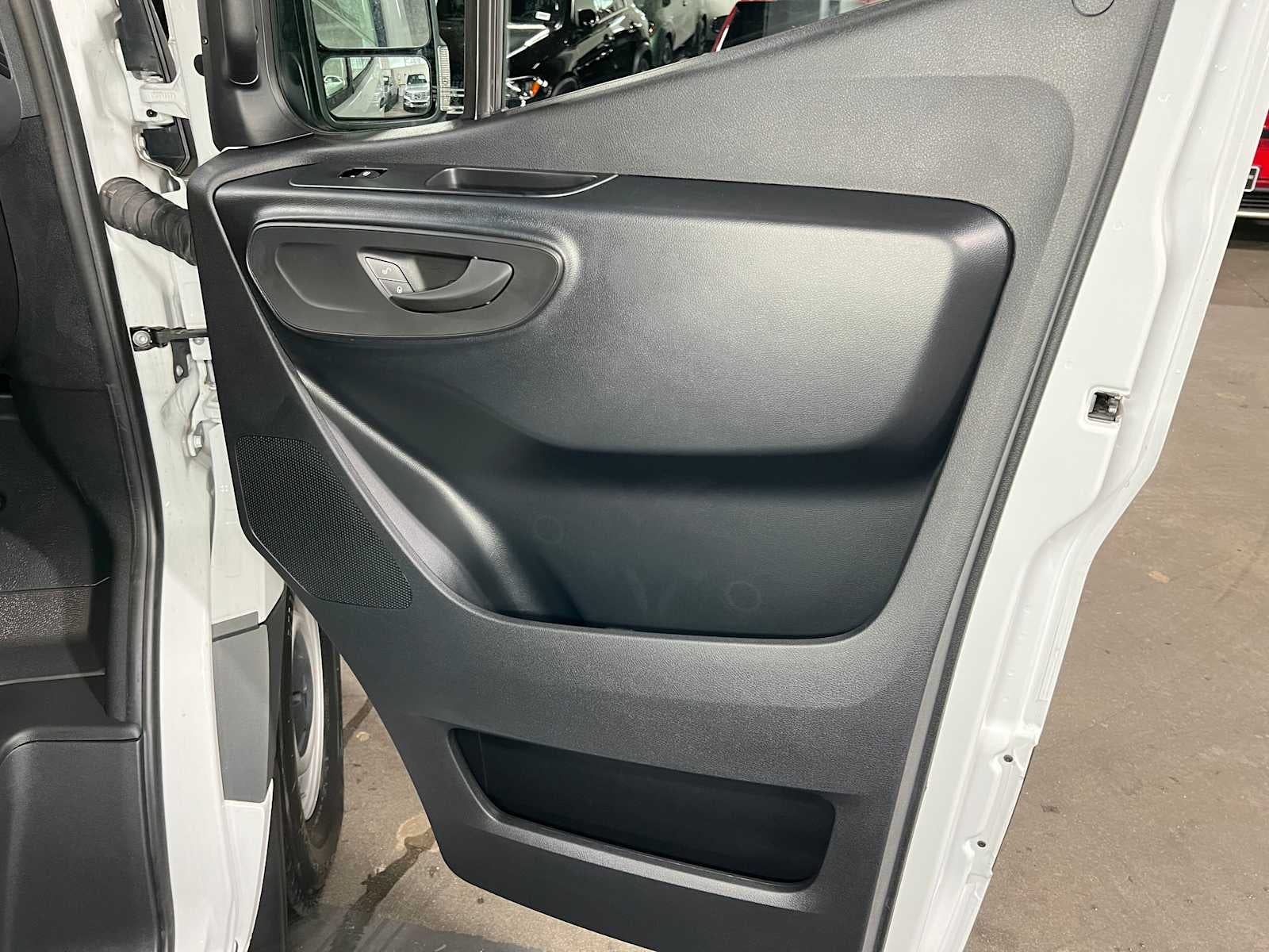 2025 Mercedes-Benz eSprinter Cargo Van 2500 High Roof HO 170 RWD