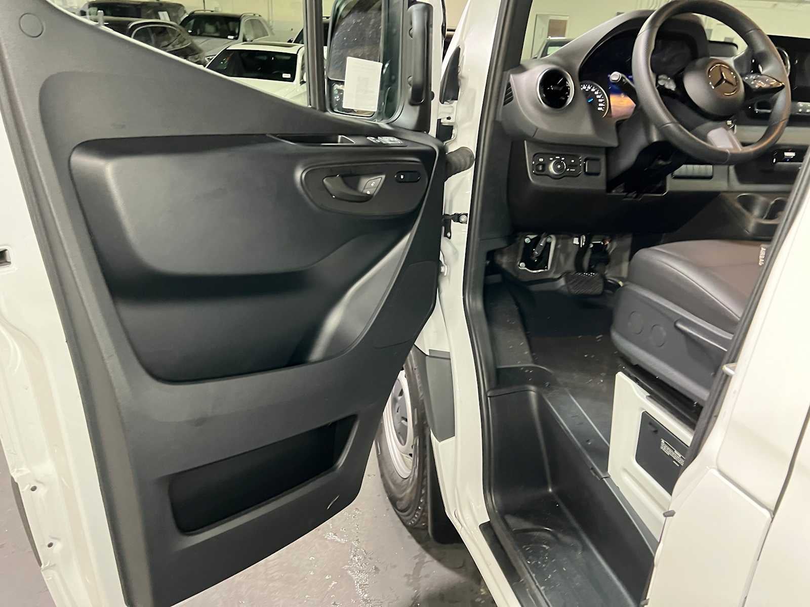 2025 Mercedes-Benz eSprinter Cargo Van 2500 High Roof HO 170 RWD