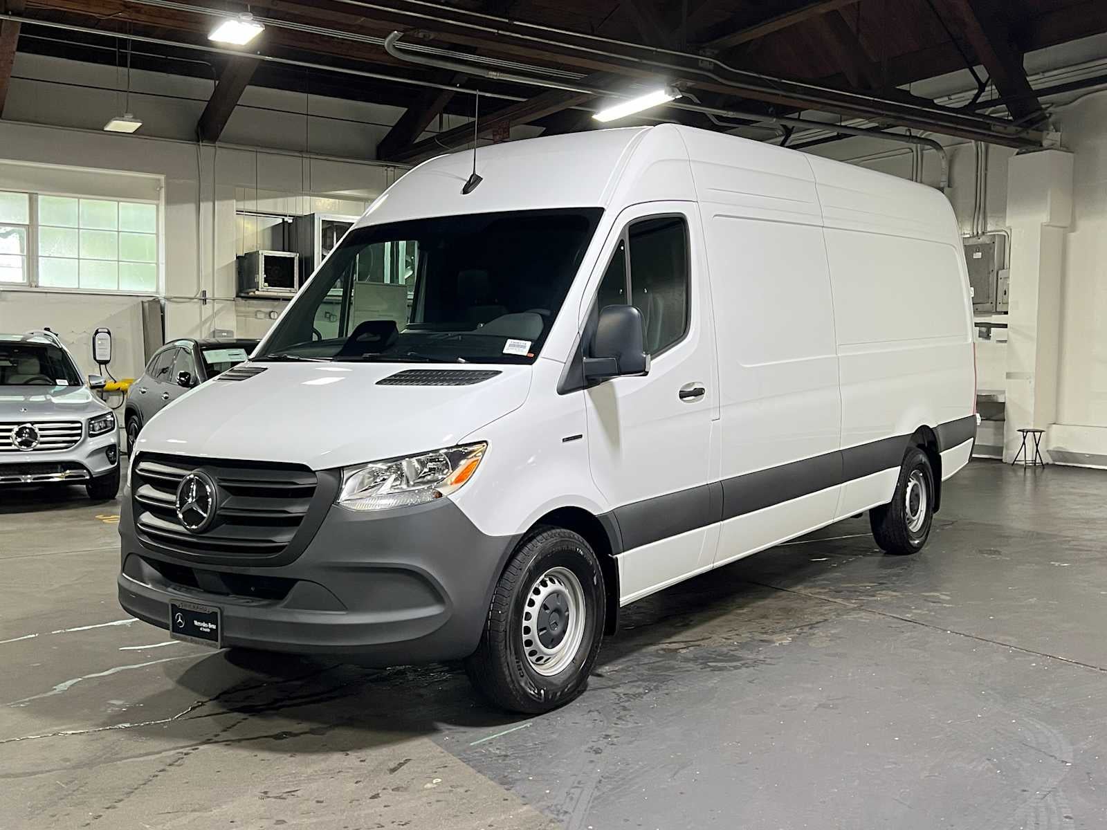 2025 Mercedes-Benz eSprinter Cargo Van 2500 High Roof HO 170 RWD