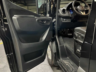 2022 Mercedes-Benz Sprinter Passenger Van 2500 Standard Roof V6 144 RWD
