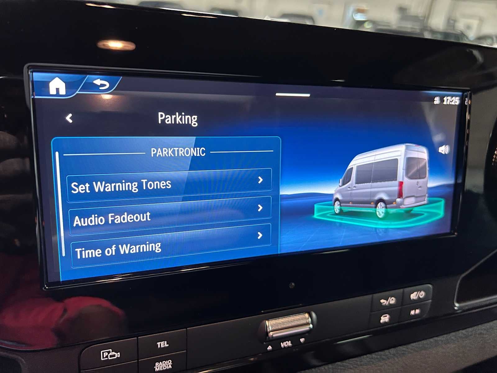 2025 Mercedes-Benz Sprinter Passenger Van 2500 High Roof I4 Diesel 170 RWD