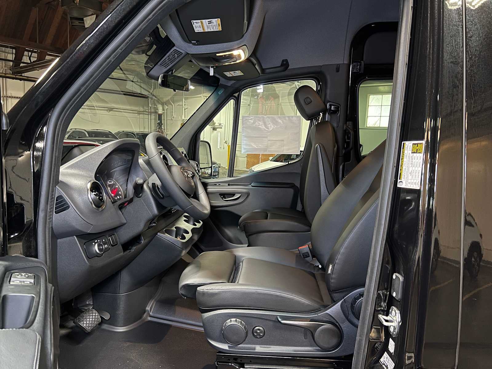 2025 Mercedes-Benz Sprinter Passenger Van 2500 Standard Roof I4 Diesel HO 144" RWD