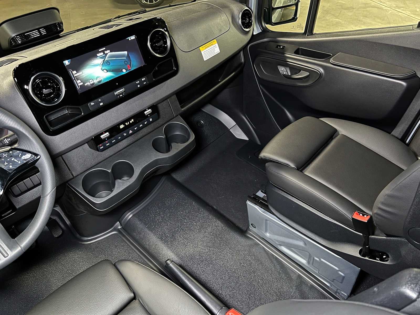 2025 Mercedes-Benz Sprinter Passenger Van 2500 Standard Roof I4 Diesel HO 144 RWD