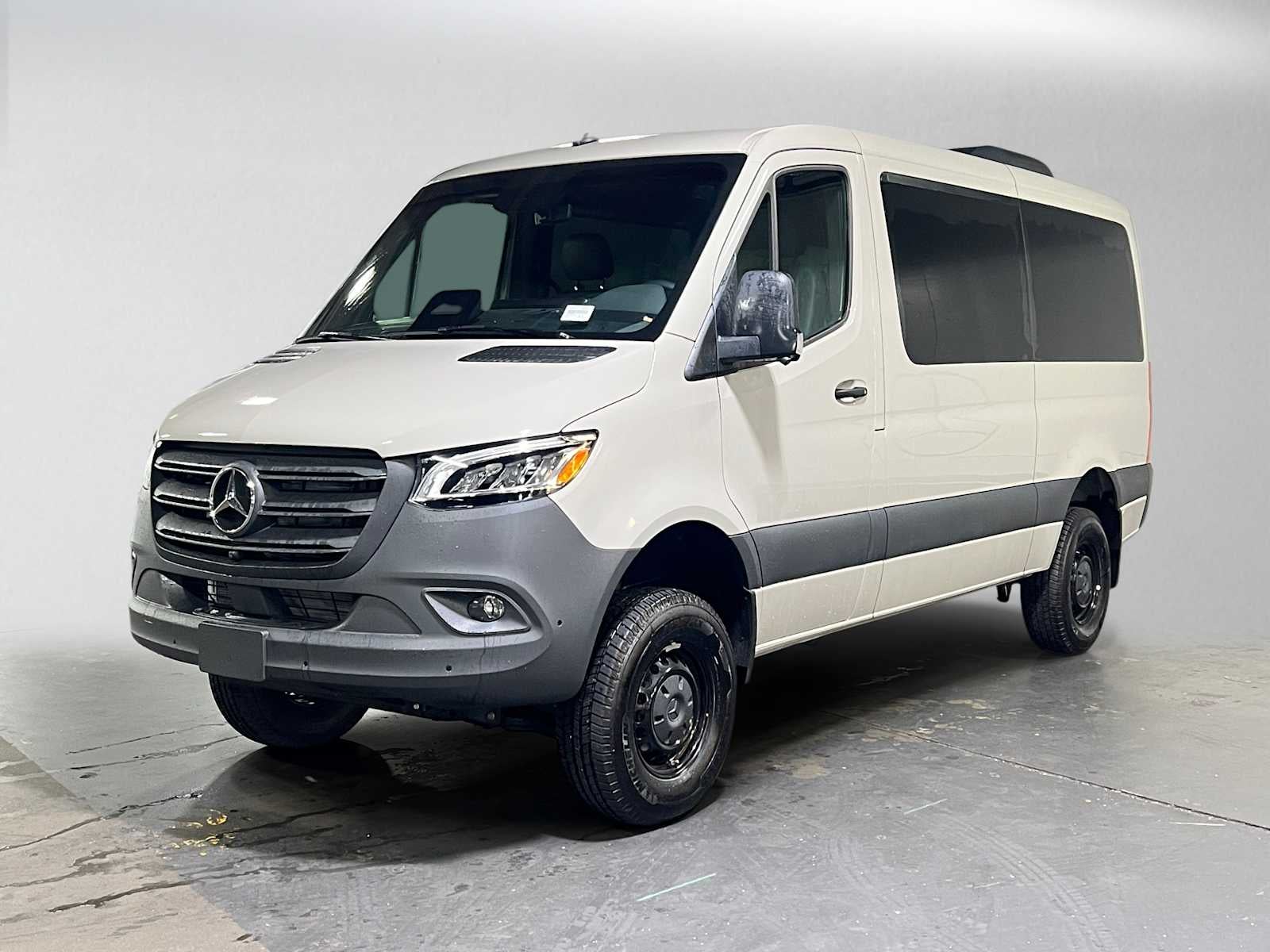 2026 Mercedes-Benz Sprinter Passenger 2500 Standard Roof I4 Diesel HO 144 AWD