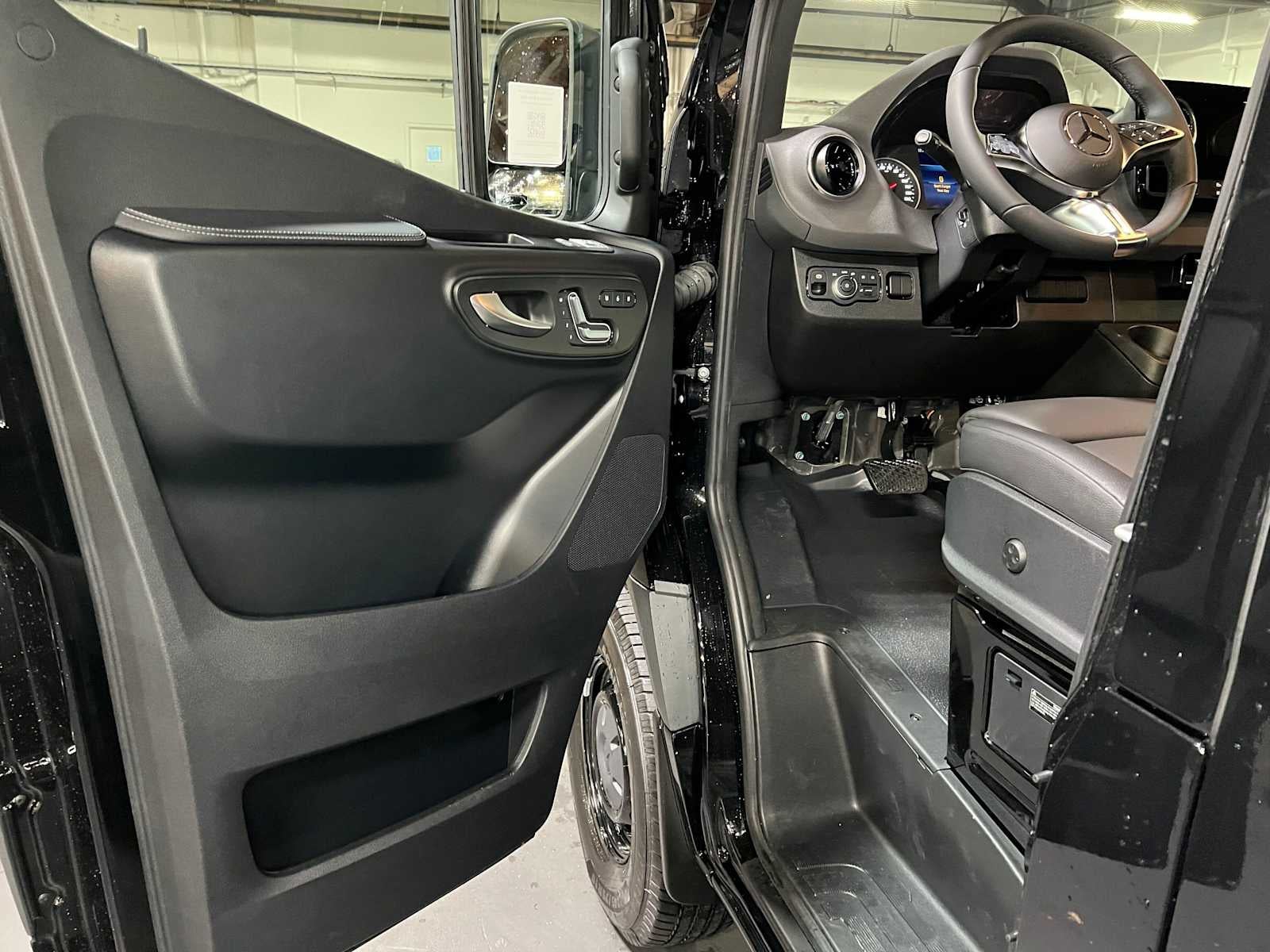 2026 Mercedes-Benz Sprinter Passenger Van 2500 Standard Roof I4 Diesel HO 144 AWD