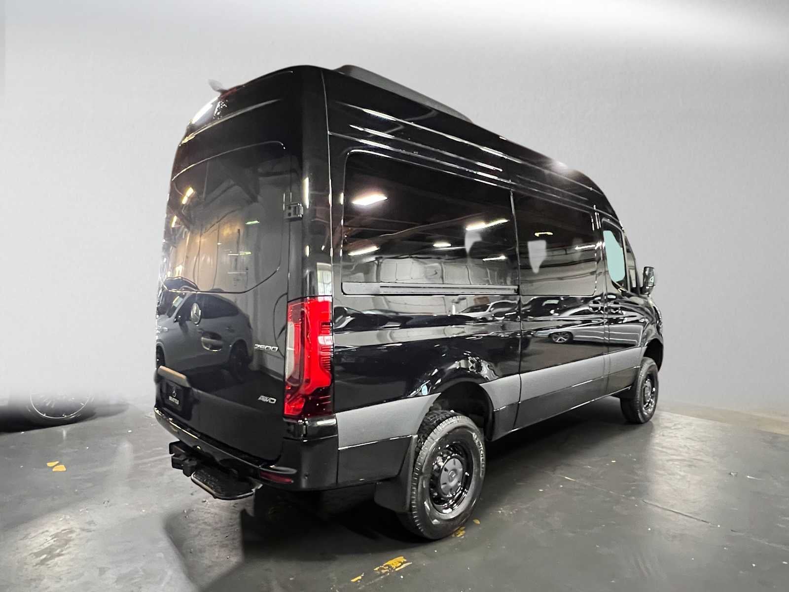 2026 Mercedes-Benz Sprinter Passenger Van 2500 Standard Roof I4 Diesel HO 144 AWD