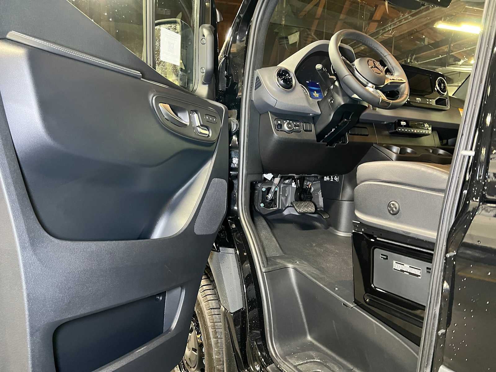 2026 Mercedes-Benz Sprinter Passenger 2500 Standard Roof I4 Diesel HO 144 AWD