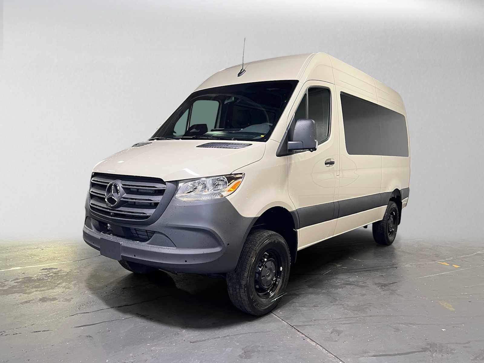 2026 Mercedes-Benz Sprinter Passenger 2500 Standard Roof I4 Diesel HO 144 AWD