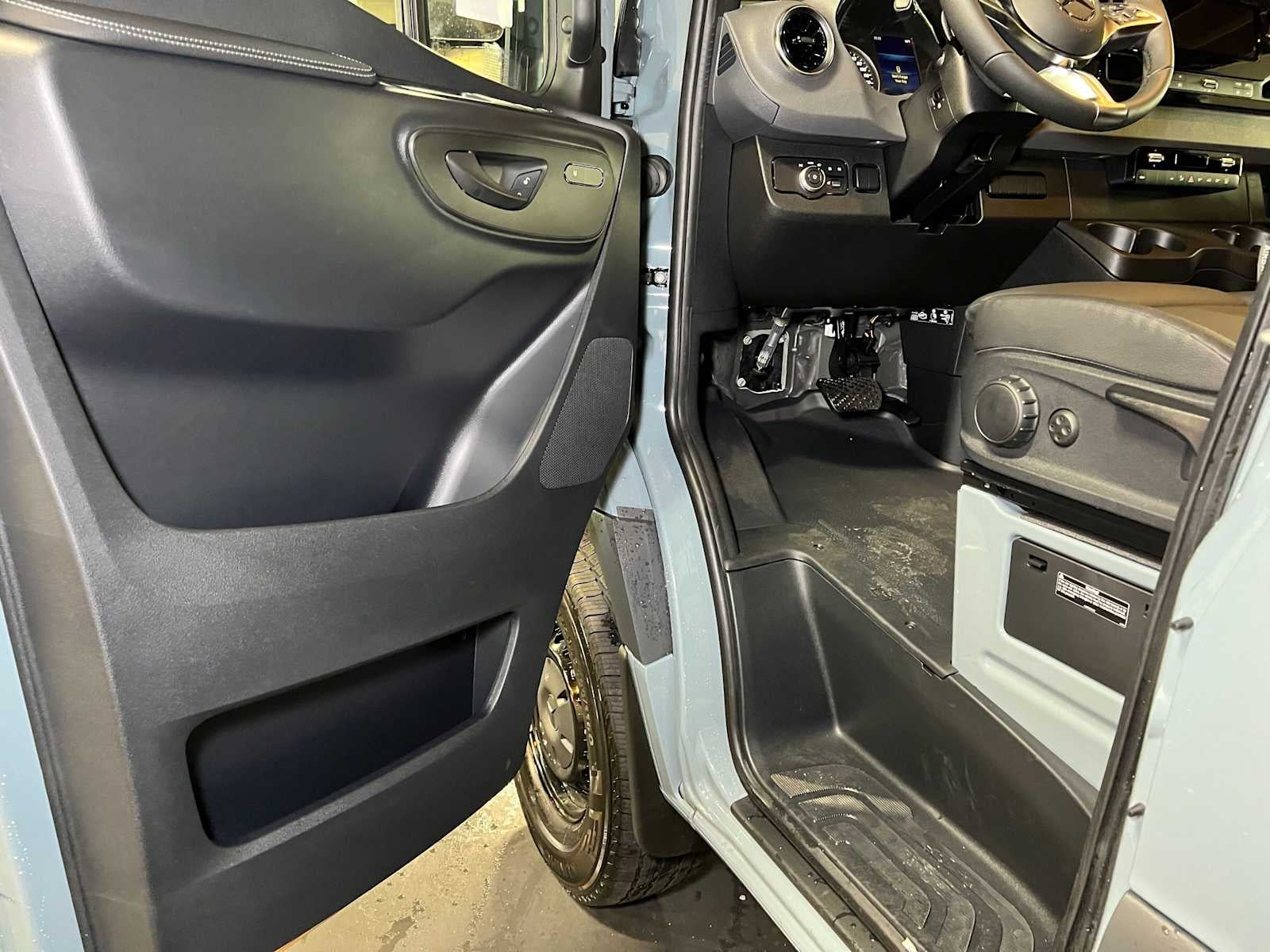 2026 Mercedes-Benz Sprinter Passenger 2500 Standard Roof I4 Diesel HO 144 AWD