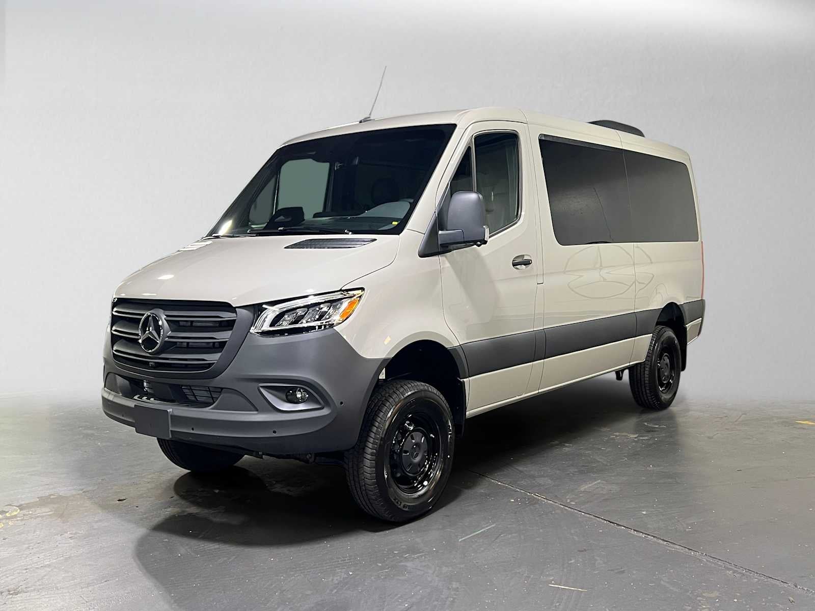 2026 Mercedes-Benz Sprinter Passenger 2500 Standard Roof I4 Diesel HO 144 AWD