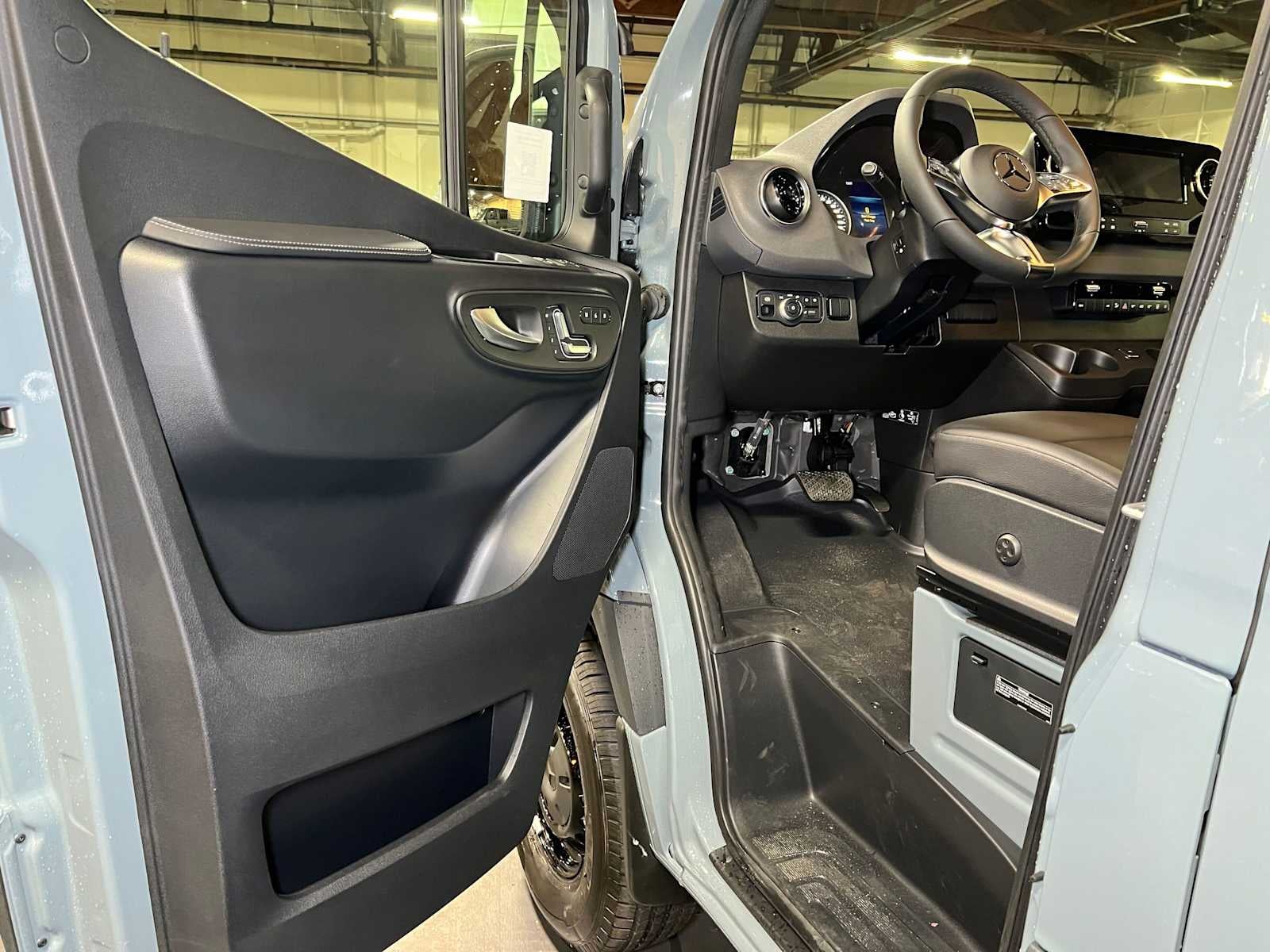 2026 Mercedes-Benz Sprinter Passenger 2500 Standard Roof I4 Diesel HO 144 AWD