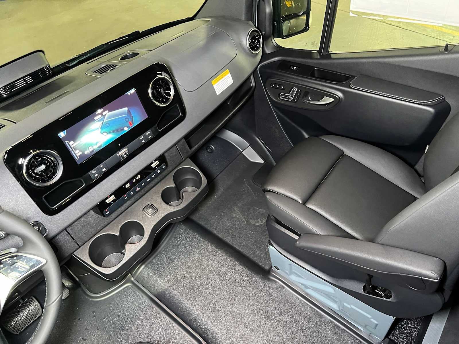 2026 Mercedes-Benz Sprinter Passenger 2500 Standard Roof I4 Diesel HO 144 AWD