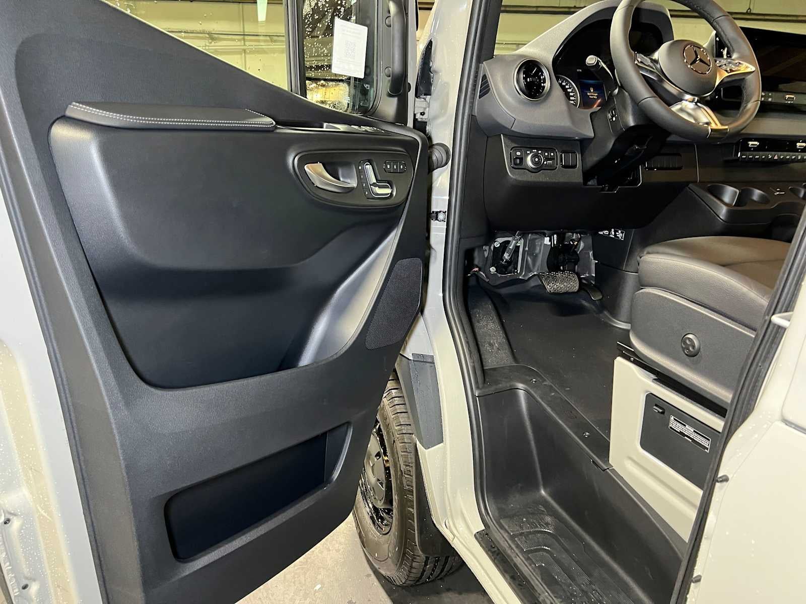 2026 Mercedes-Benz Sprinter Passenger 2500 Standard Roof I4 Diesel HO 144 AWD
