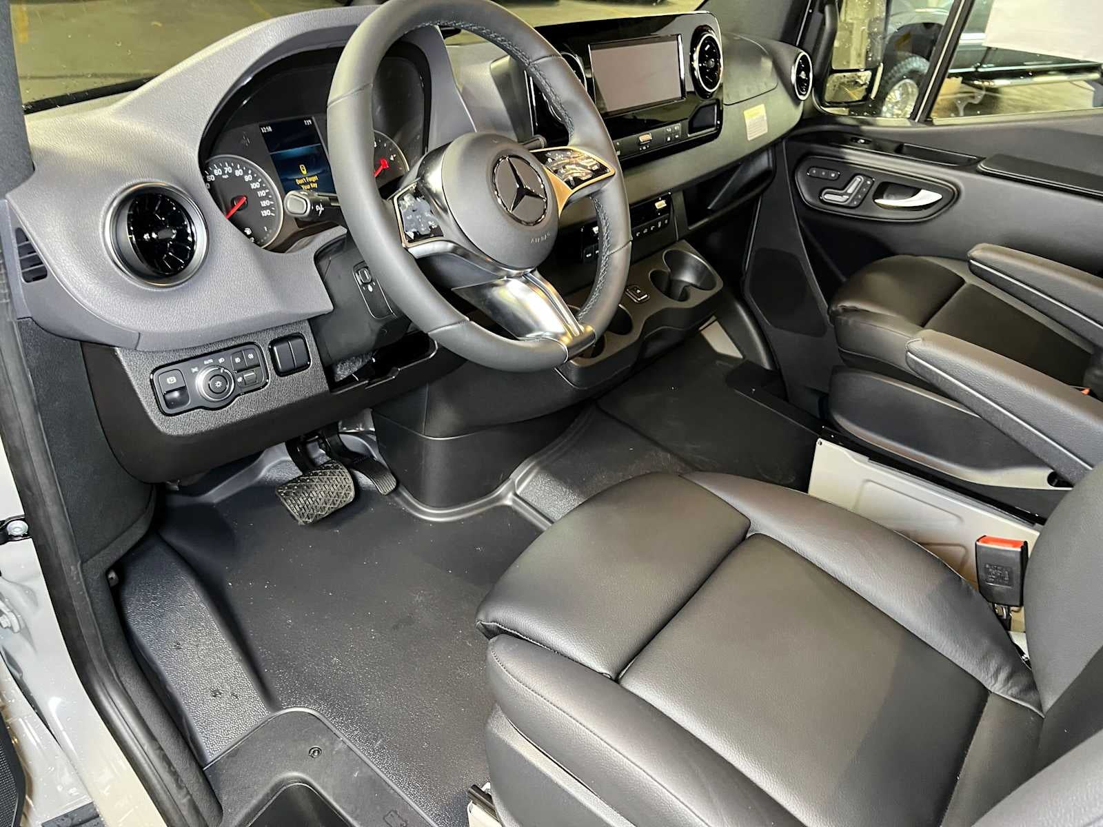 2026 Mercedes-Benz Sprinter Passenger 2500 Standard Roof I4 Diesel HO 144 AWD