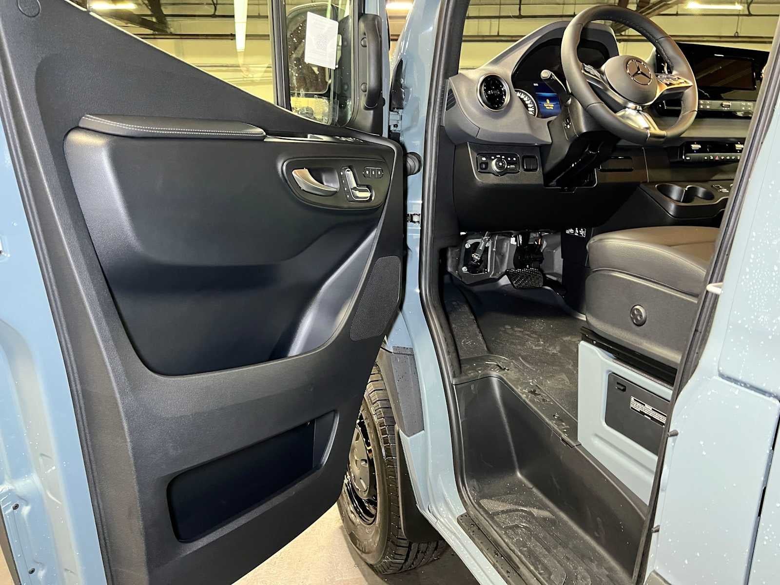 2026 Mercedes-Benz Sprinter Passenger 2500 Standard Roof I4 Diesel HO 144 AWD