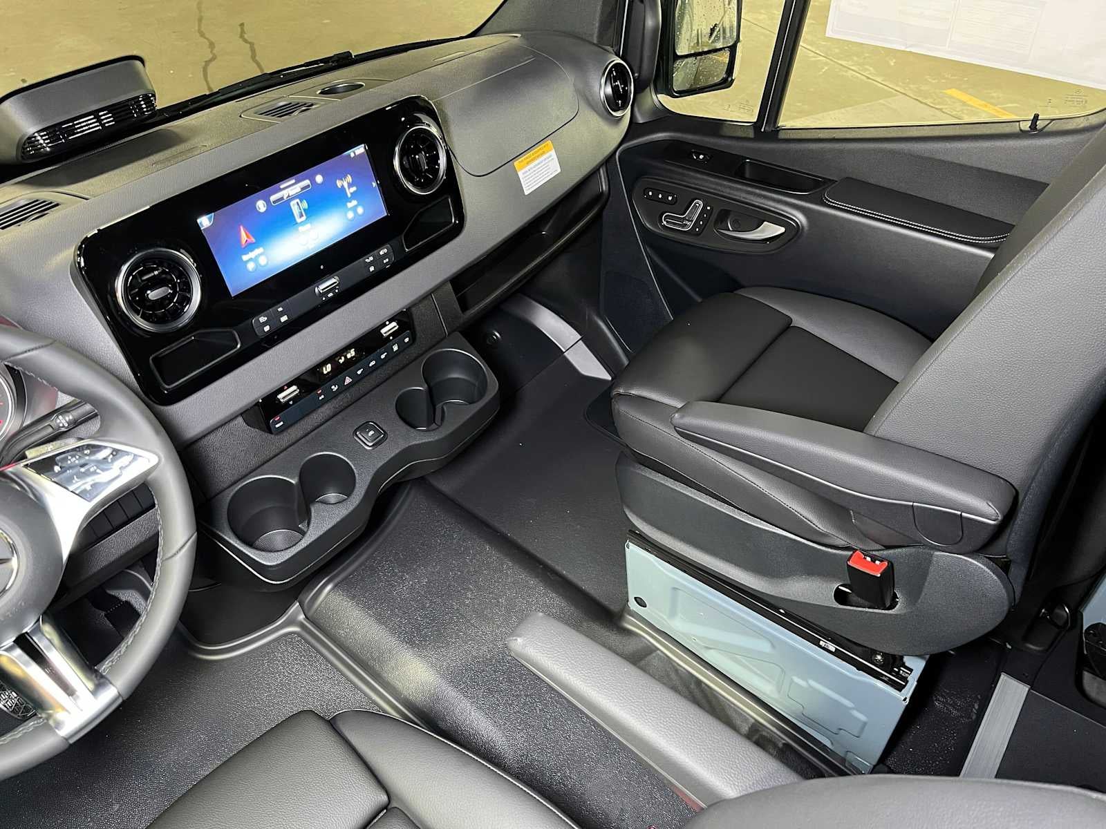 2026 Mercedes-Benz Sprinter Passenger 2500 Standard Roof I4 Diesel HO 144 AWD