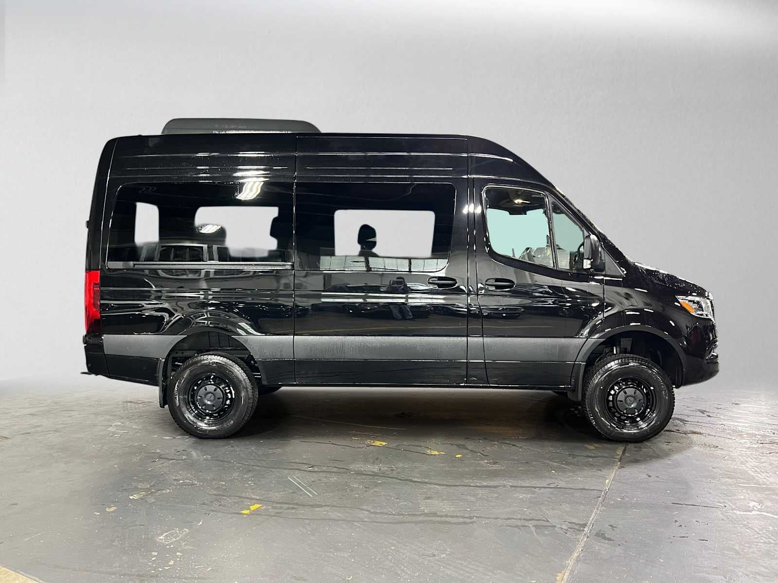 2026 Mercedes-Benz Sprinter Passenger Van 2500 Standard Roof I4 Diesel HO 144 AWD