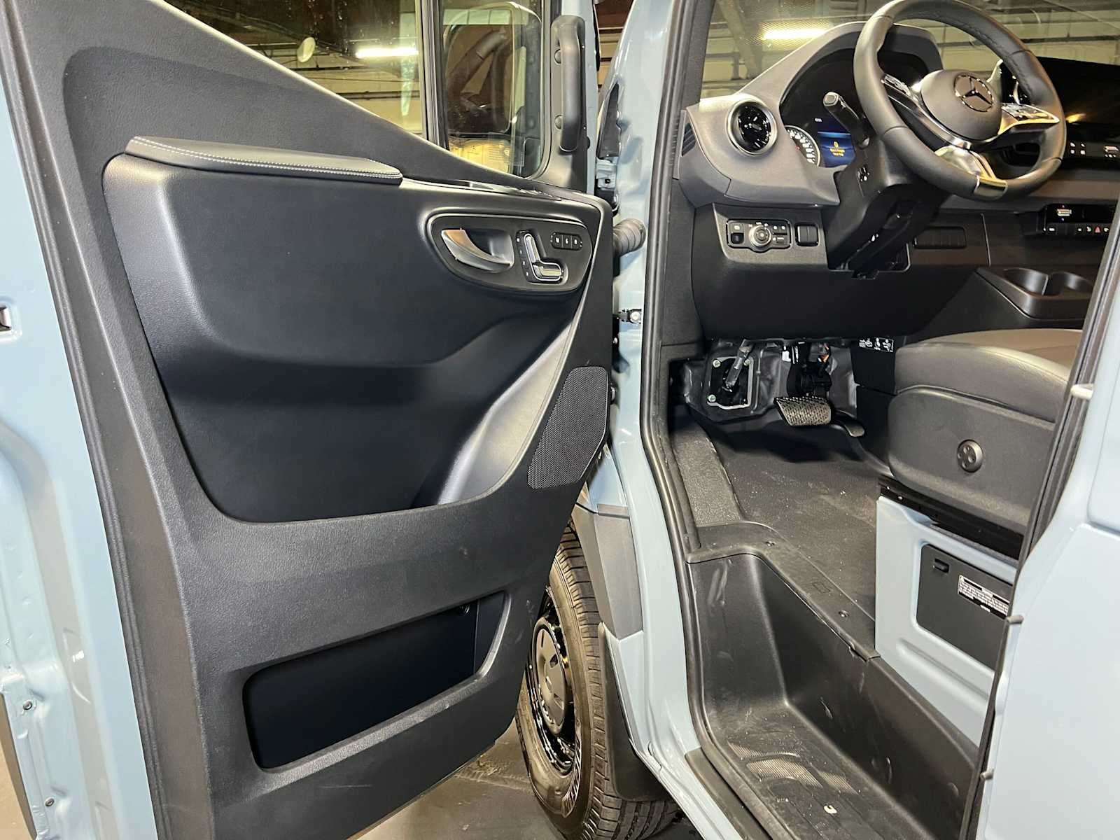 2026 Mercedes-Benz Sprinter Passenger Van 2500 Standard Roof I4 Diesel HO 144 AWD