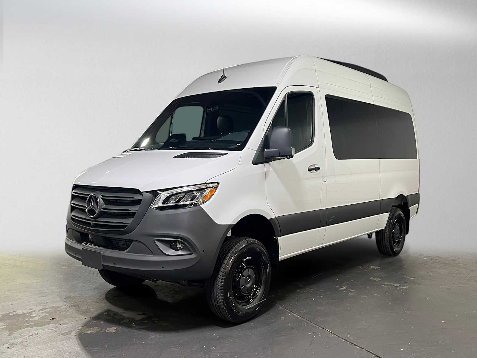 2026 Mercedes-Benz Sprinter Passenger 2500 Standard Roof I4 Diesel HO 144 AWD