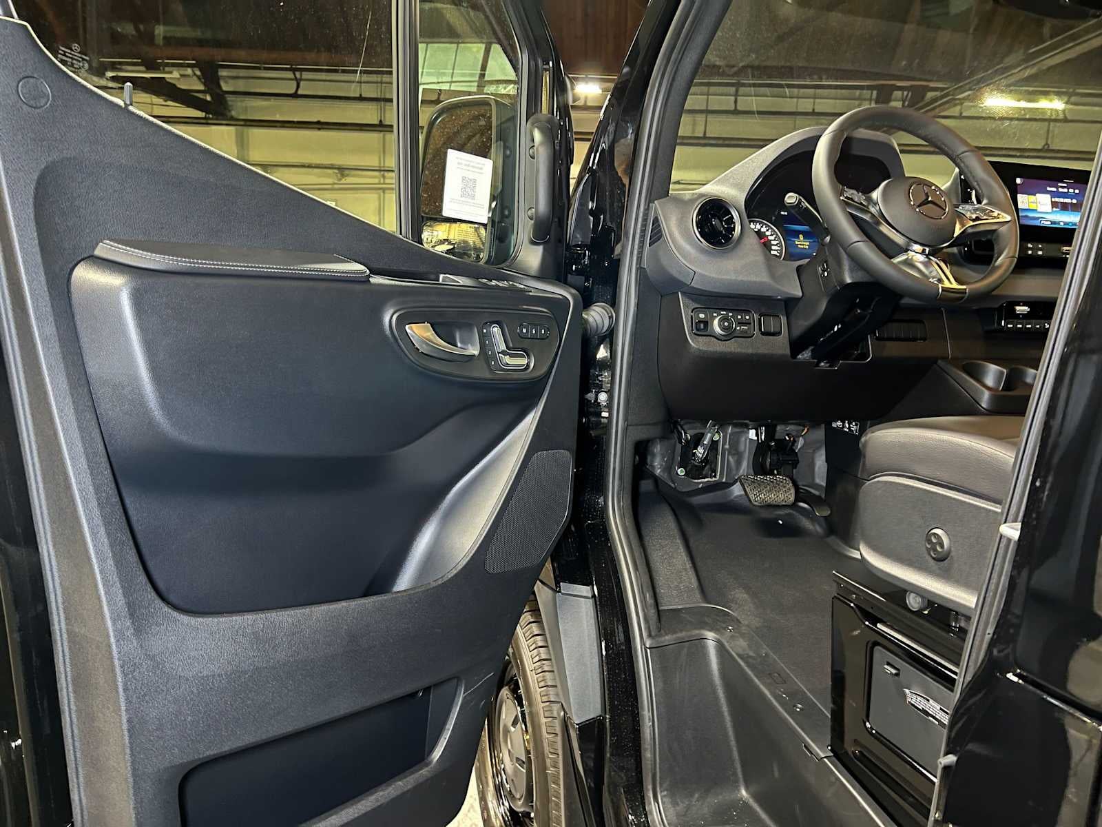 2026 Mercedes-Benz Sprinter Passenger 2500 Standard Roof I4 Diesel HO 144 AWD