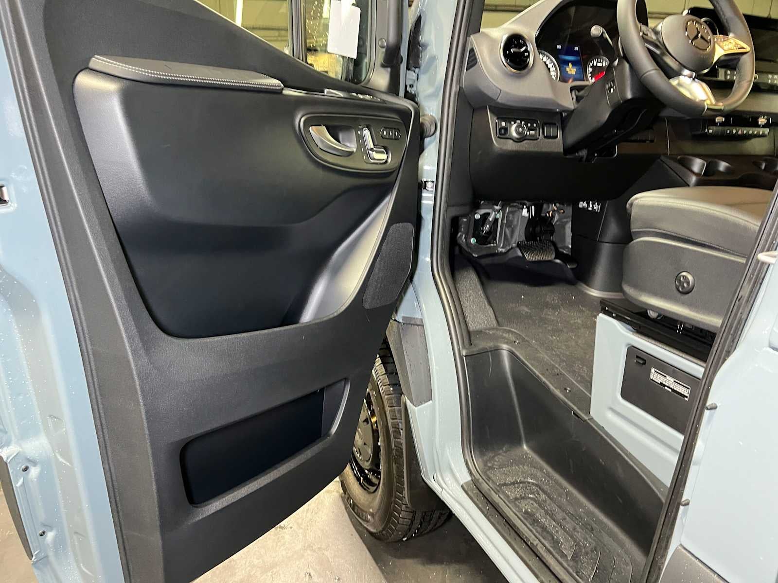 2026 Mercedes-Benz Sprinter Passenger 2500 Standard Roof I4 Diesel HO 144 AWD