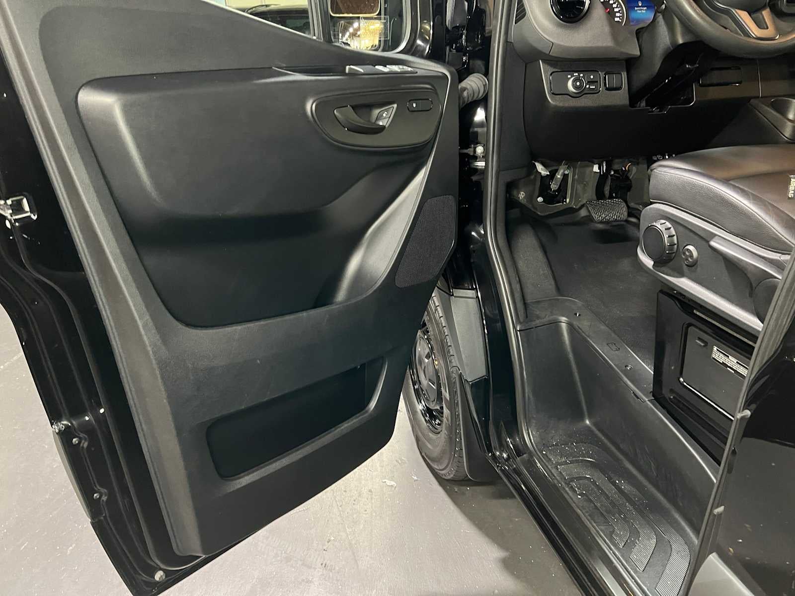 2024 Mercedes-Benz Sprinter Passenger Van 2500 High Roof I4 Diesel HO 170 RWD