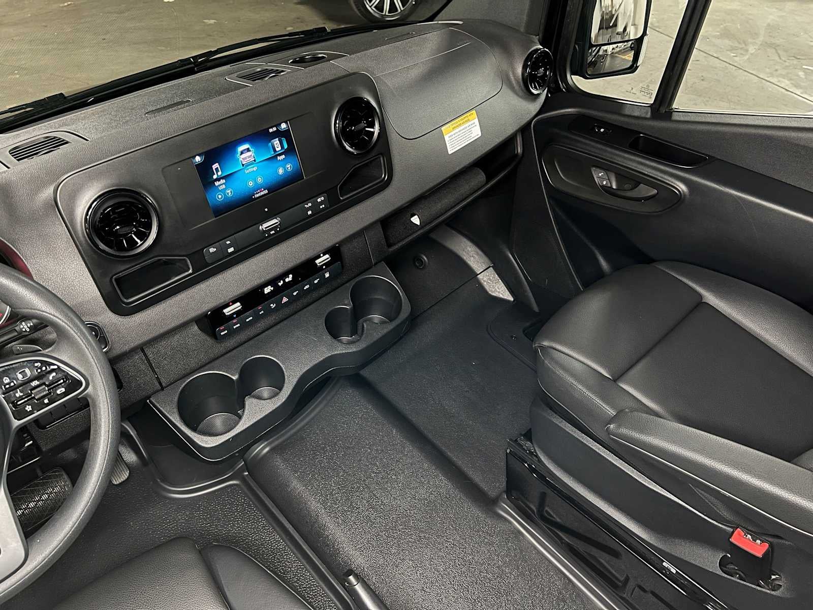 2024 Mercedes-Benz Sprinter Passenger Van 2500 High Roof I4 Diesel HO 170 RWD