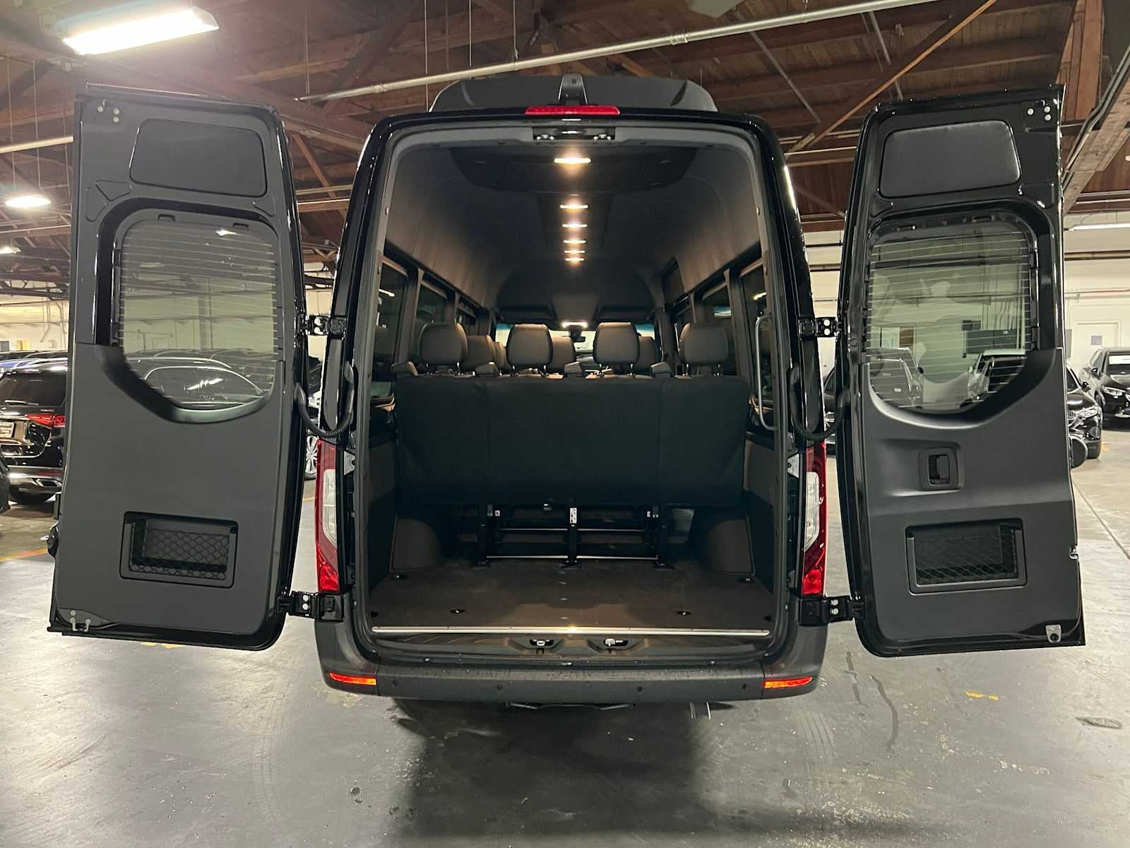 2026 Mercedes-Benz Sprinter Passenger Van 2500 High Roof I4 Diesel HO 170 RWD