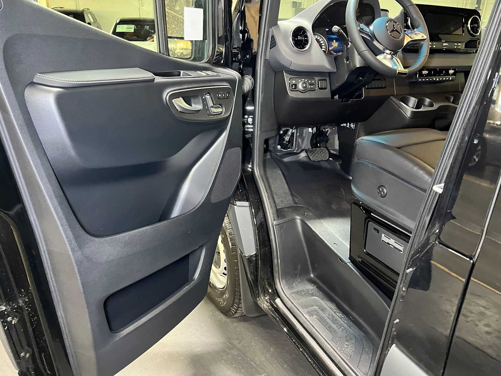 2026 Mercedes-Benz Sprinter Passenger 2500 High Roof I4 Diesel HO 170 RWD