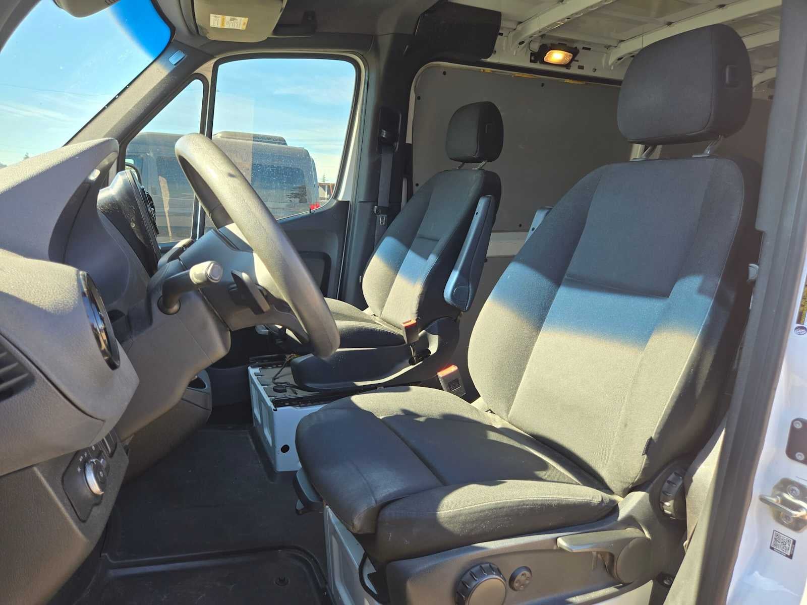 2020 Mercedes-Benz Sprinter Cargo 2500 Standard Roof V6 144 RWD