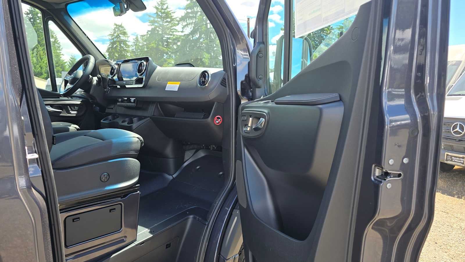 2026 Mercedes-Benz Sprinter 2500 Standard Roof I4 Diesel HO 144 AWD