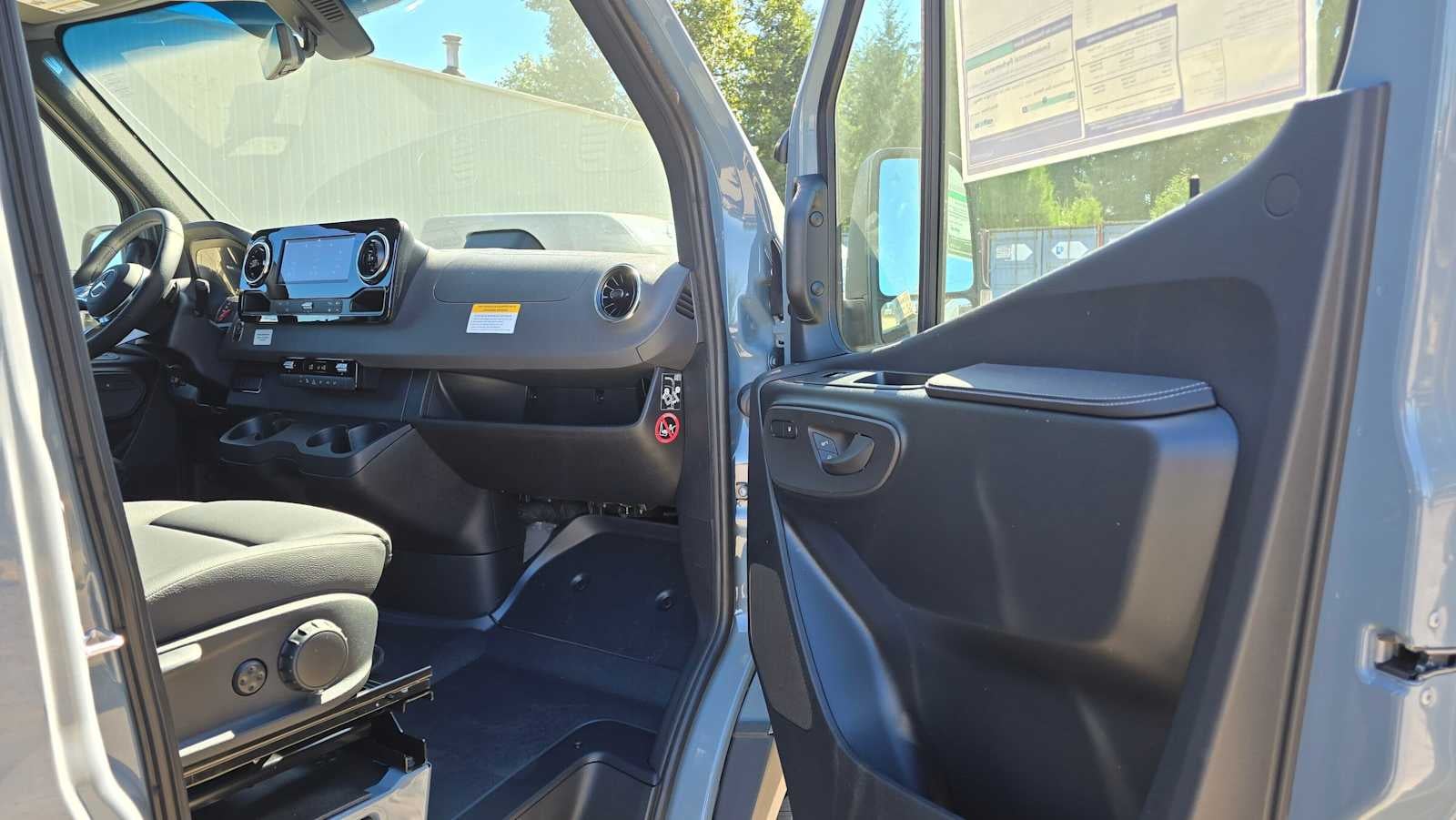 2026 Mercedes-Benz Sprinter 2500 Standard Roof I4 Diesel HO 144 AWD