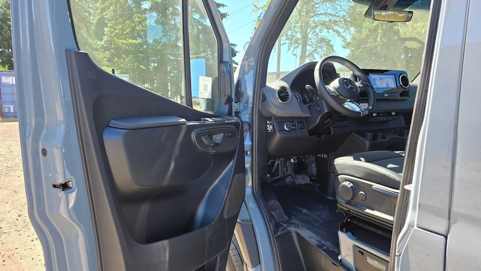 2026 Mercedes-Benz Sprinter 2500 Standard Roof I4 Diesel HO 144 AWD
