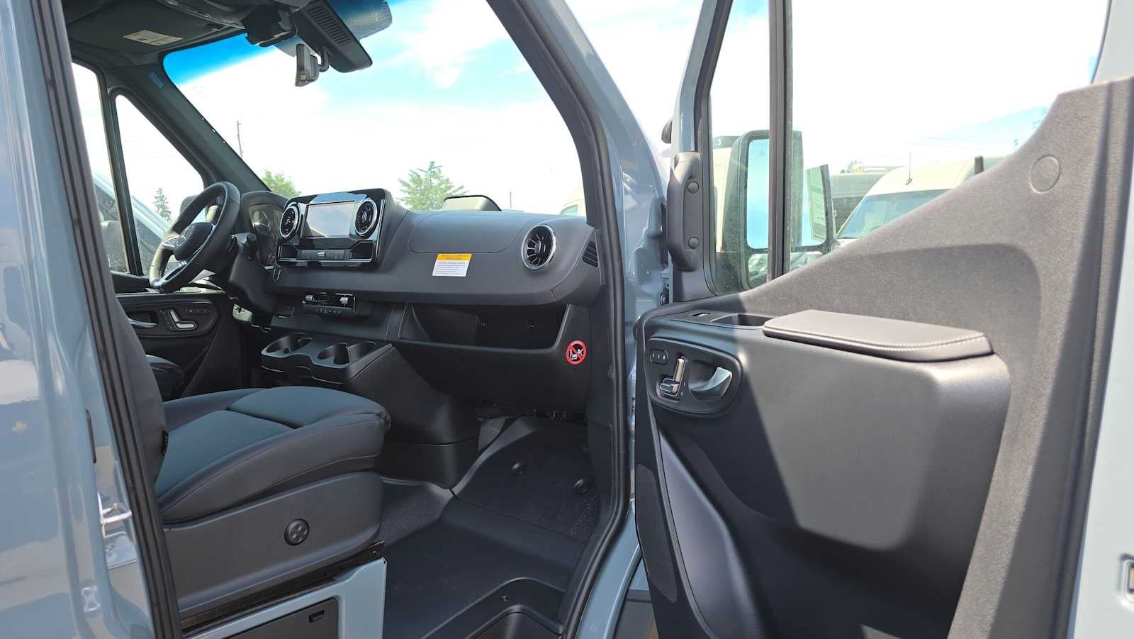 2026 Mercedes-Benz Sprinter Crew 2500 Standard Roof I4 Diesel HO 144 AWD