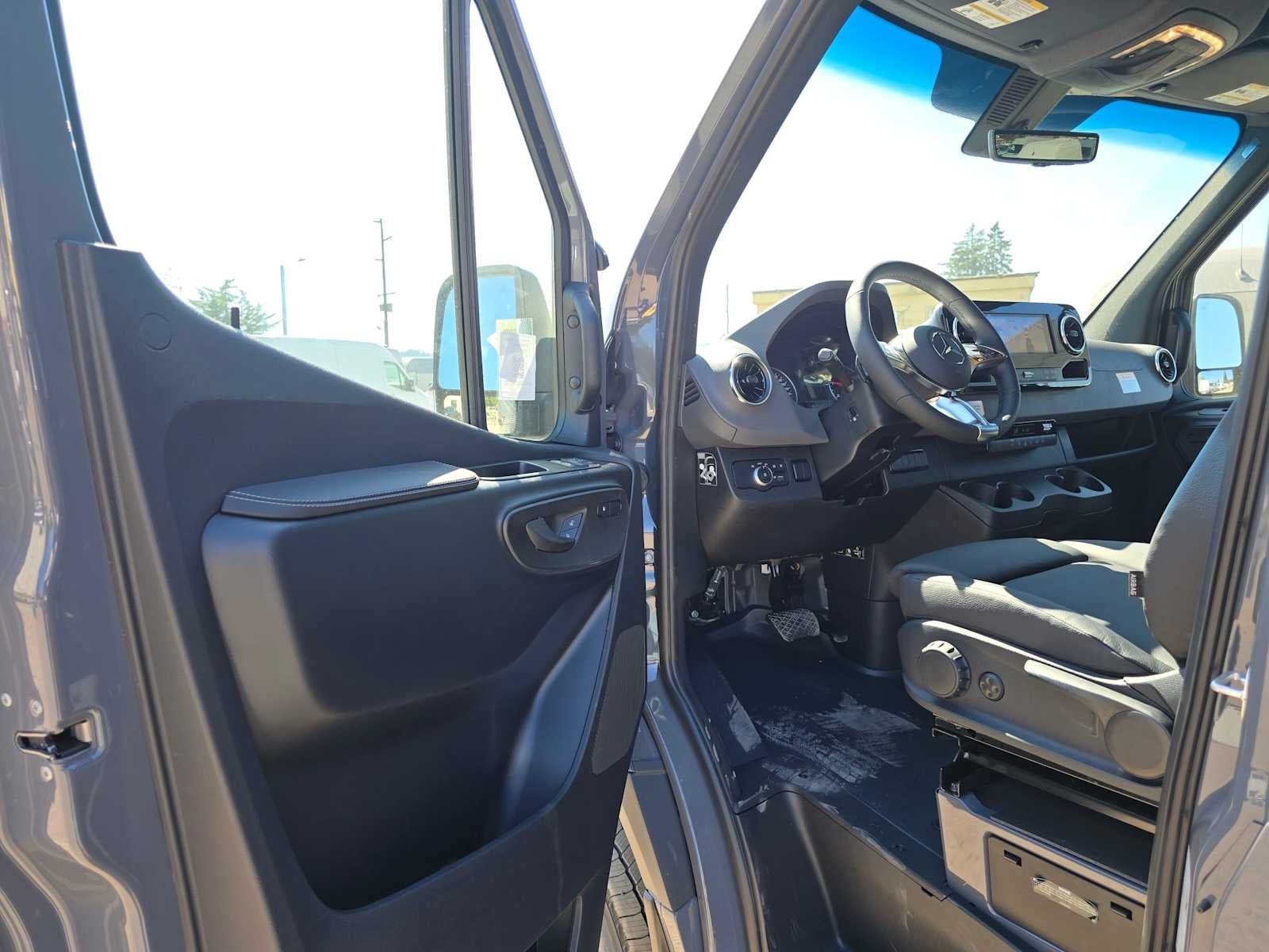 2026 Mercedes-Benz Sprinter Crew 2500 Standard Roof I4 Diesel HO 144 AWD