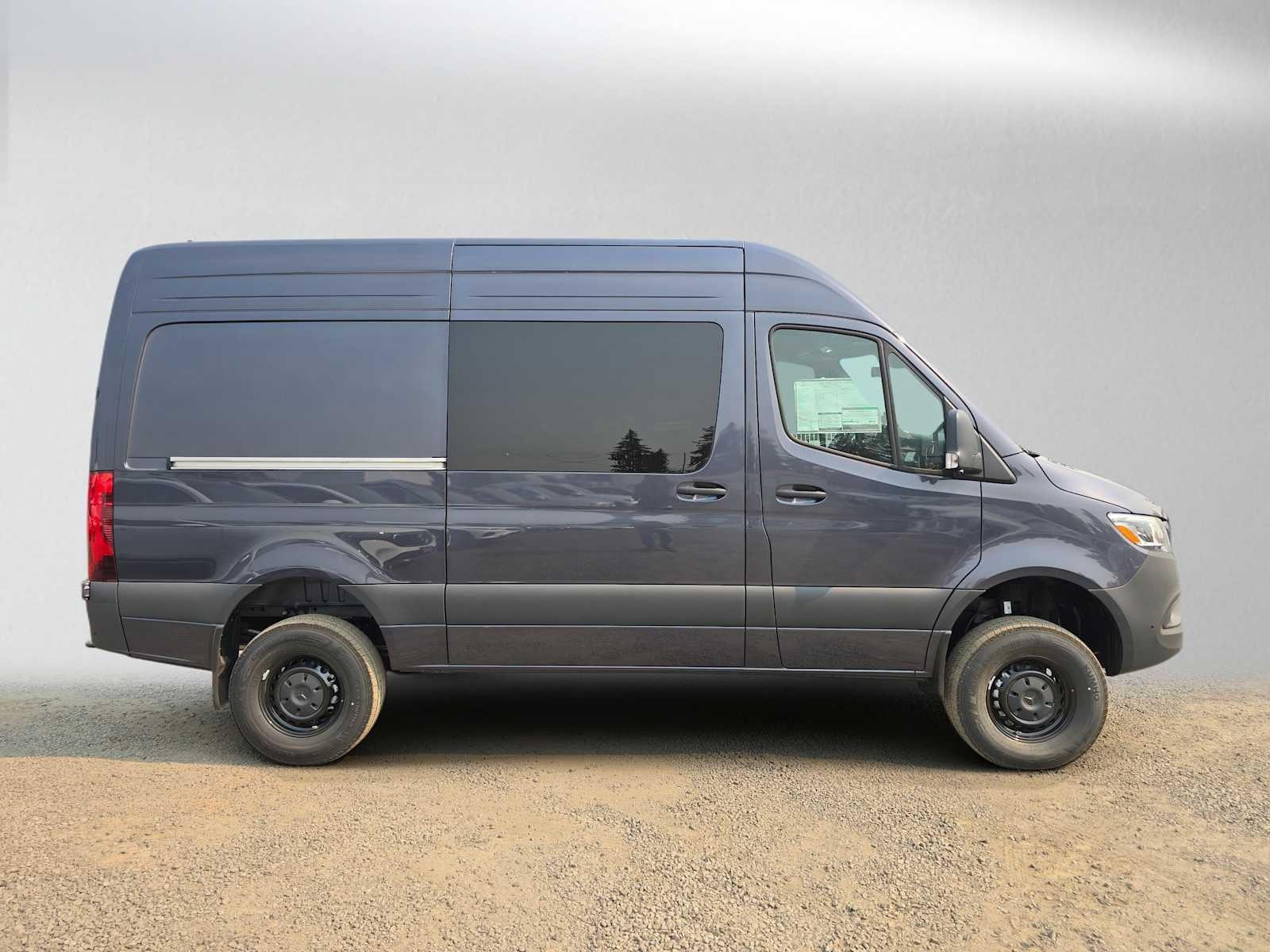 2026 Mercedes-Benz Sprinter Crew 2500 Standard Roof I4 Diesel HO 144 AWD