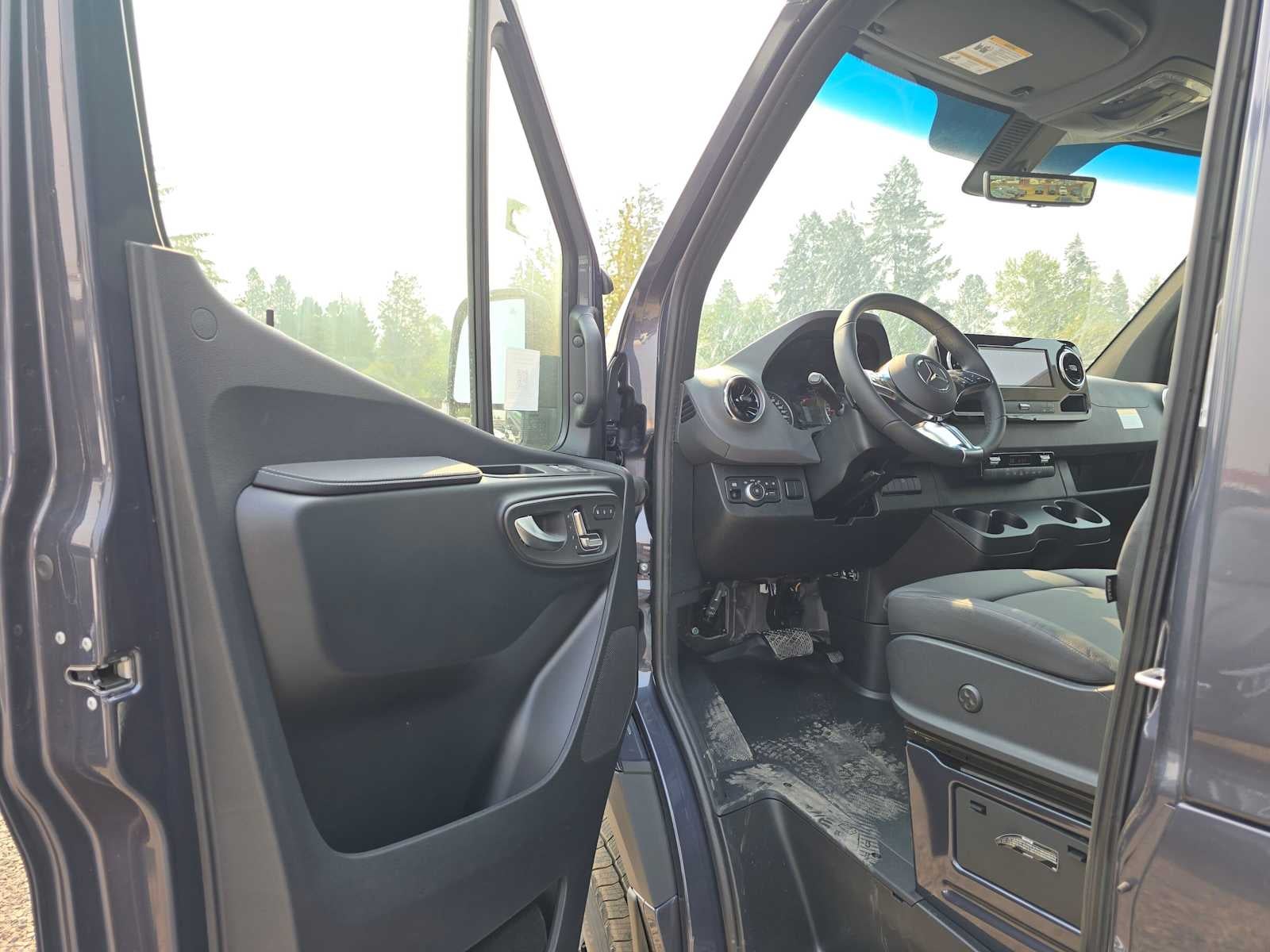 2026 Mercedes-Benz Sprinter Crew 2500 Standard Roof I4 Diesel HO 144 AWD