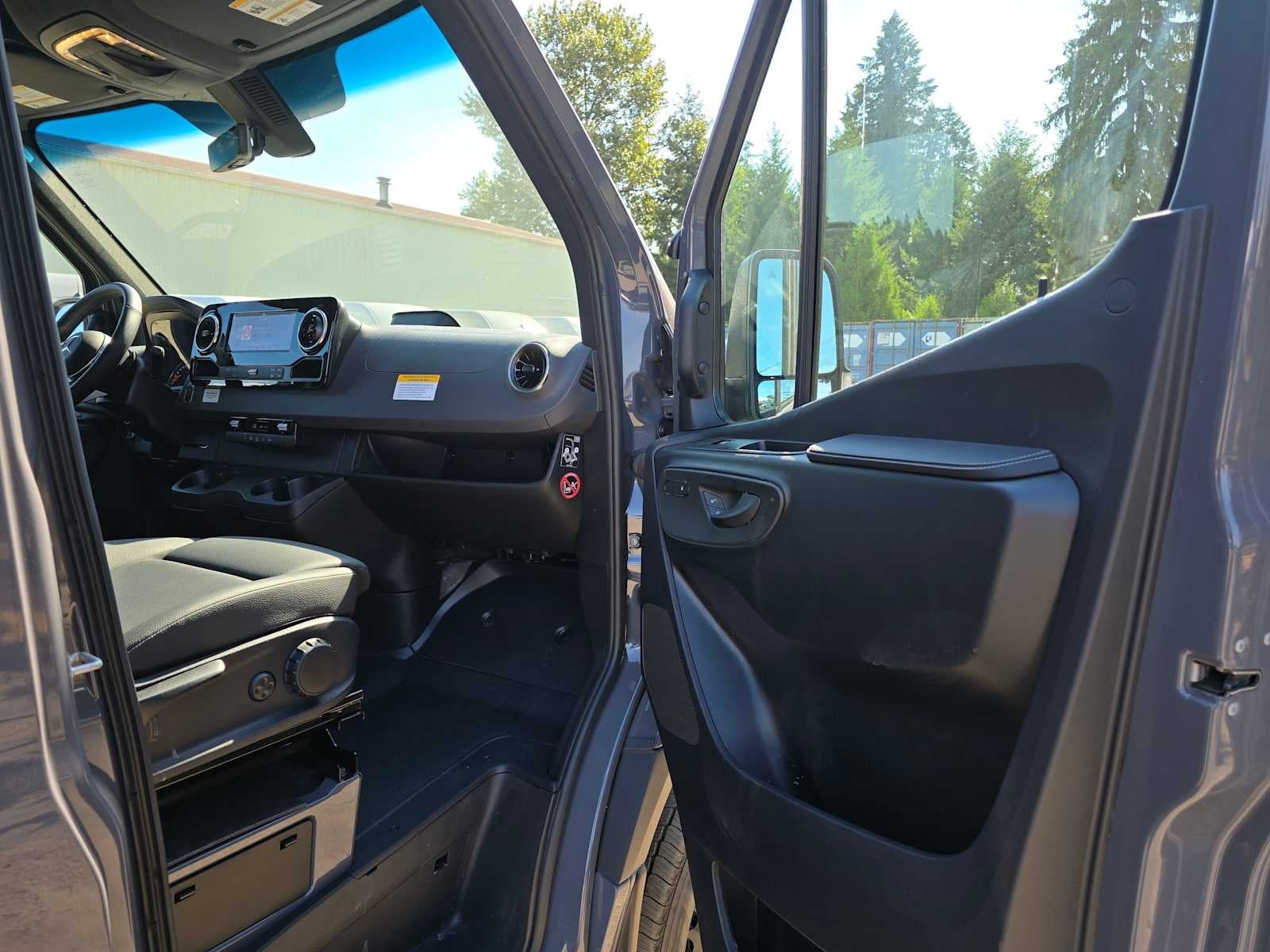 2026 Mercedes-Benz Sprinter 2500 Standard Roof I4 Diesel HO 144 AWD