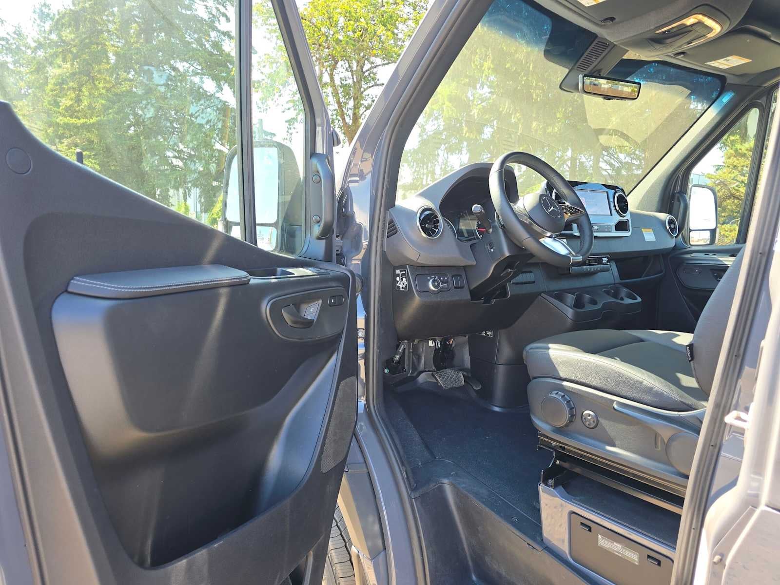2026 Mercedes-Benz Sprinter 2500 Standard Roof I4 Diesel HO 144 AWD