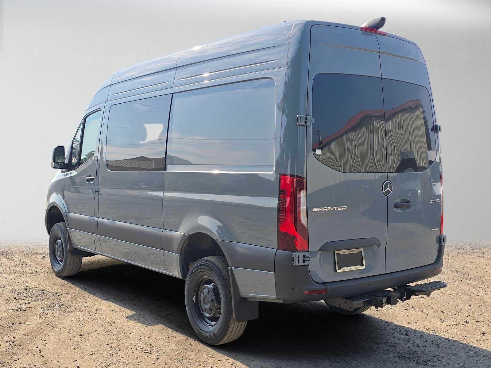 2026 Mercedes-Benz Sprinter Crew 2500 Standard Roof I4 Diesel HO 144 AWD