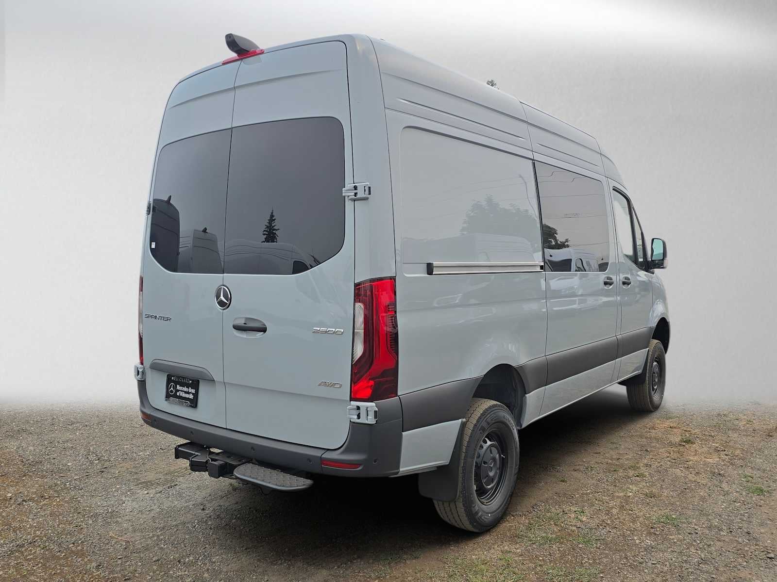 2026 Mercedes-Benz Sprinter Crew 2500 Standard Roof I4 Diesel HO 144 AWD