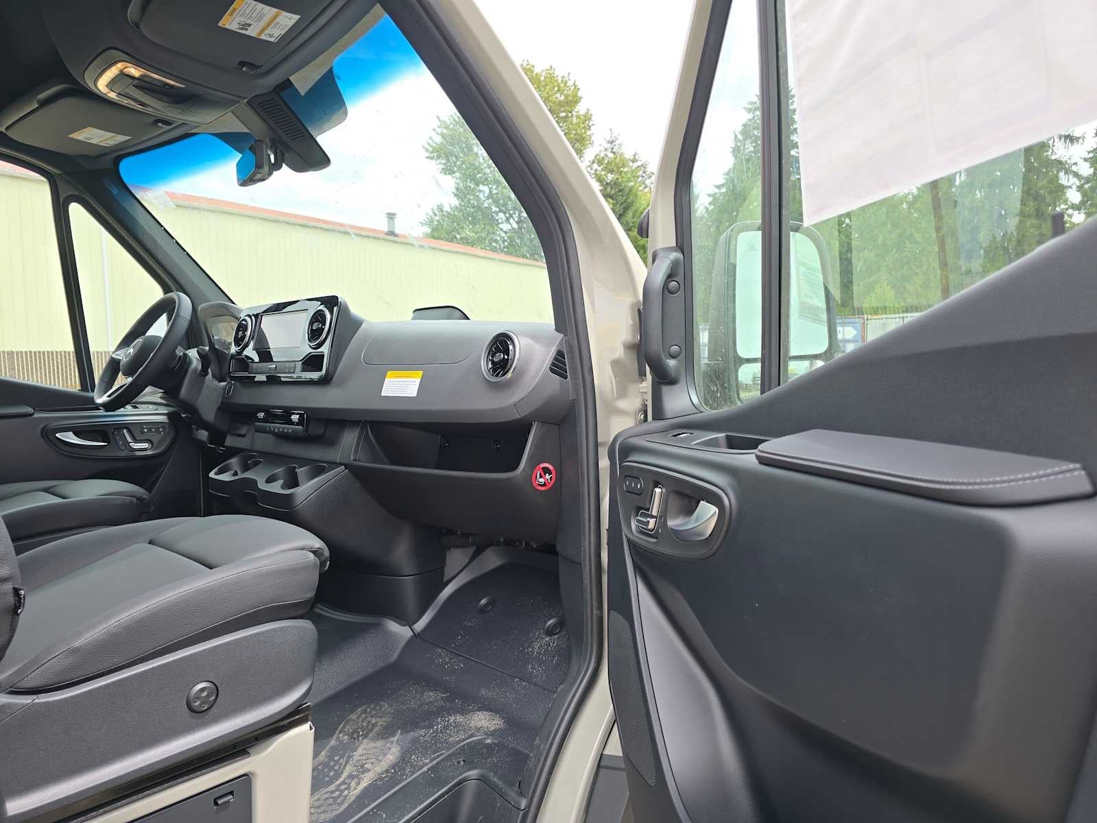 2026 Mercedes-Benz Sprinter Crew 2500 Standard Roof I4 Diesel HO 144 AWD