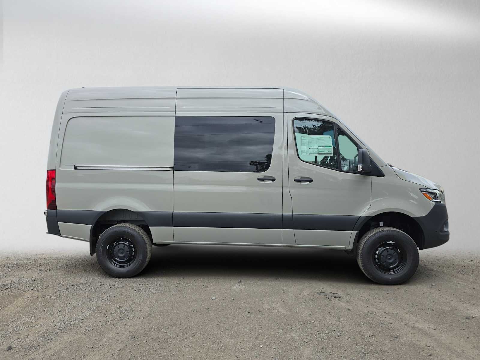 2026 Mercedes-Benz Sprinter Crew 2500 Standard Roof I4 Diesel HO 144 AWD