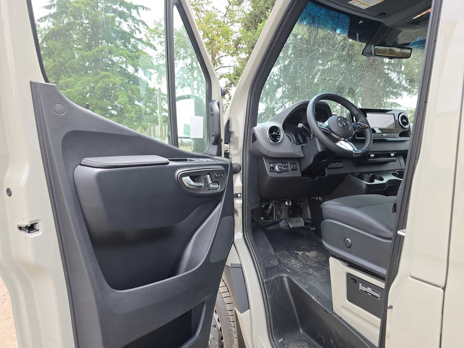 2026 Mercedes-Benz Sprinter Crew 2500 Standard Roof I4 Diesel HO 144 AWD