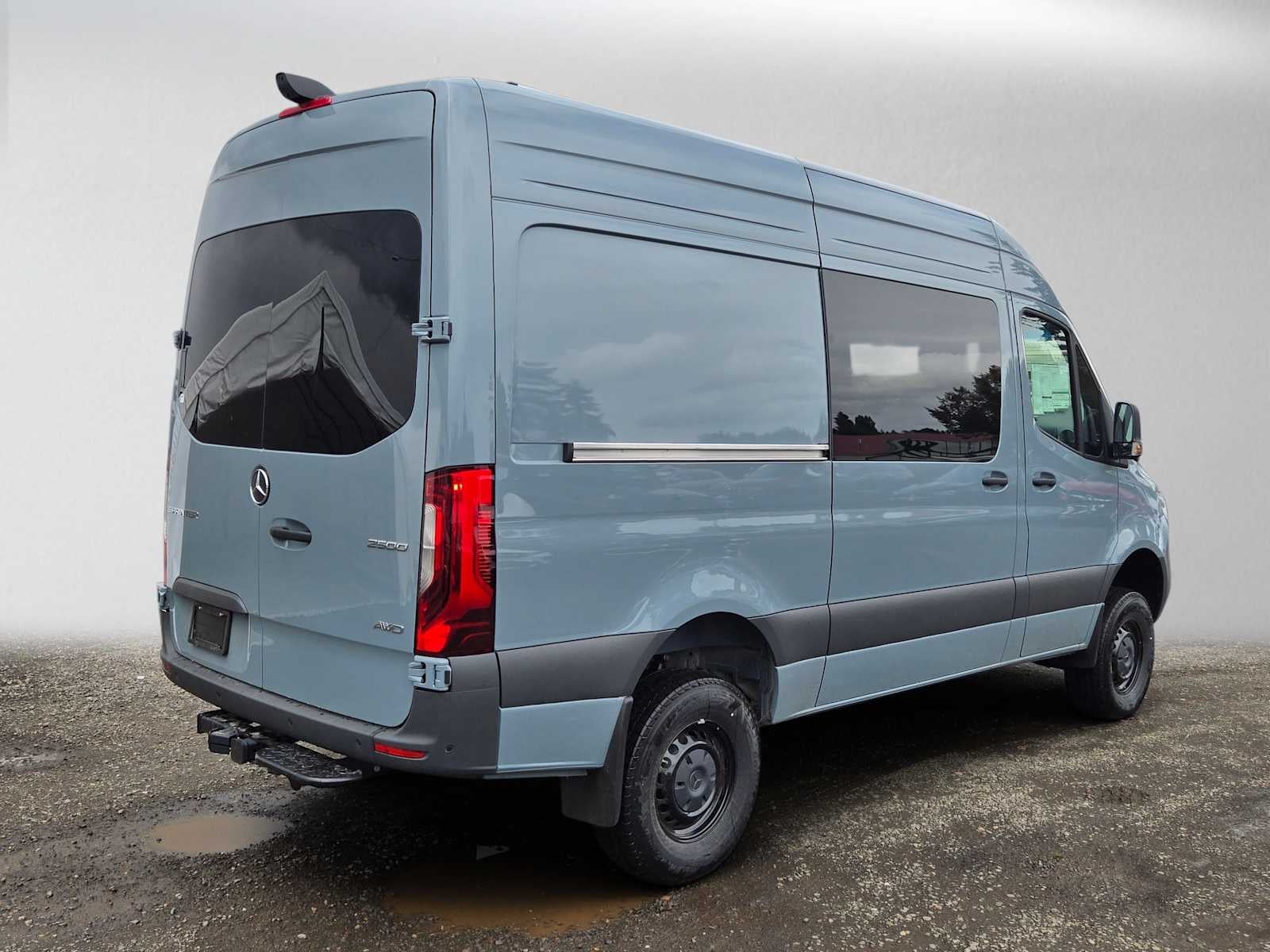 2026 Mercedes-Benz Sprinter Crew 2500 Standard Roof I4 Diesel HO 144 AWD