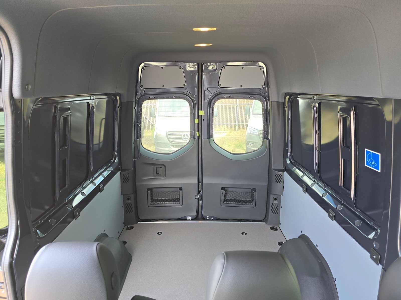 2026 Mercedes-Benz Sprinter Crew 2500 Standard Roof I4 Diesel HO 144 AWD