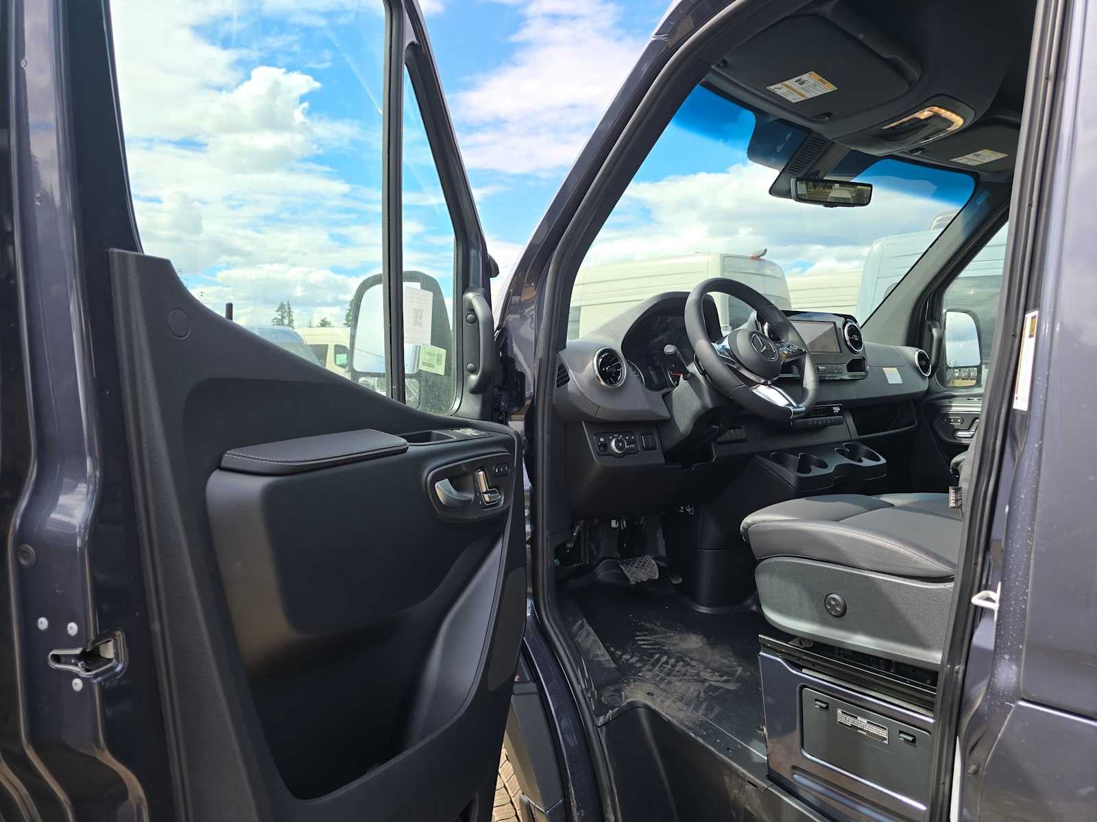 2026 Mercedes-Benz Sprinter Crew 2500 Standard Roof I4 Diesel HO 144 AWD