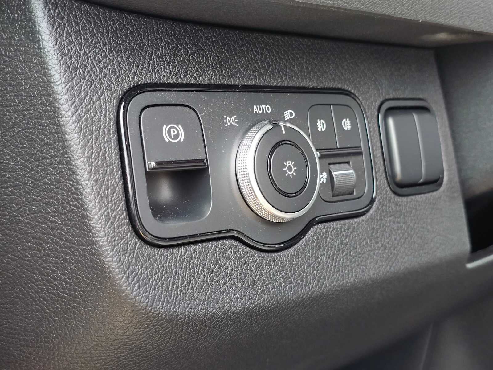 2026 Mercedes-Benz Sprinter Crew 2500 Standard Roof I4 Diesel HO 144 AWD
